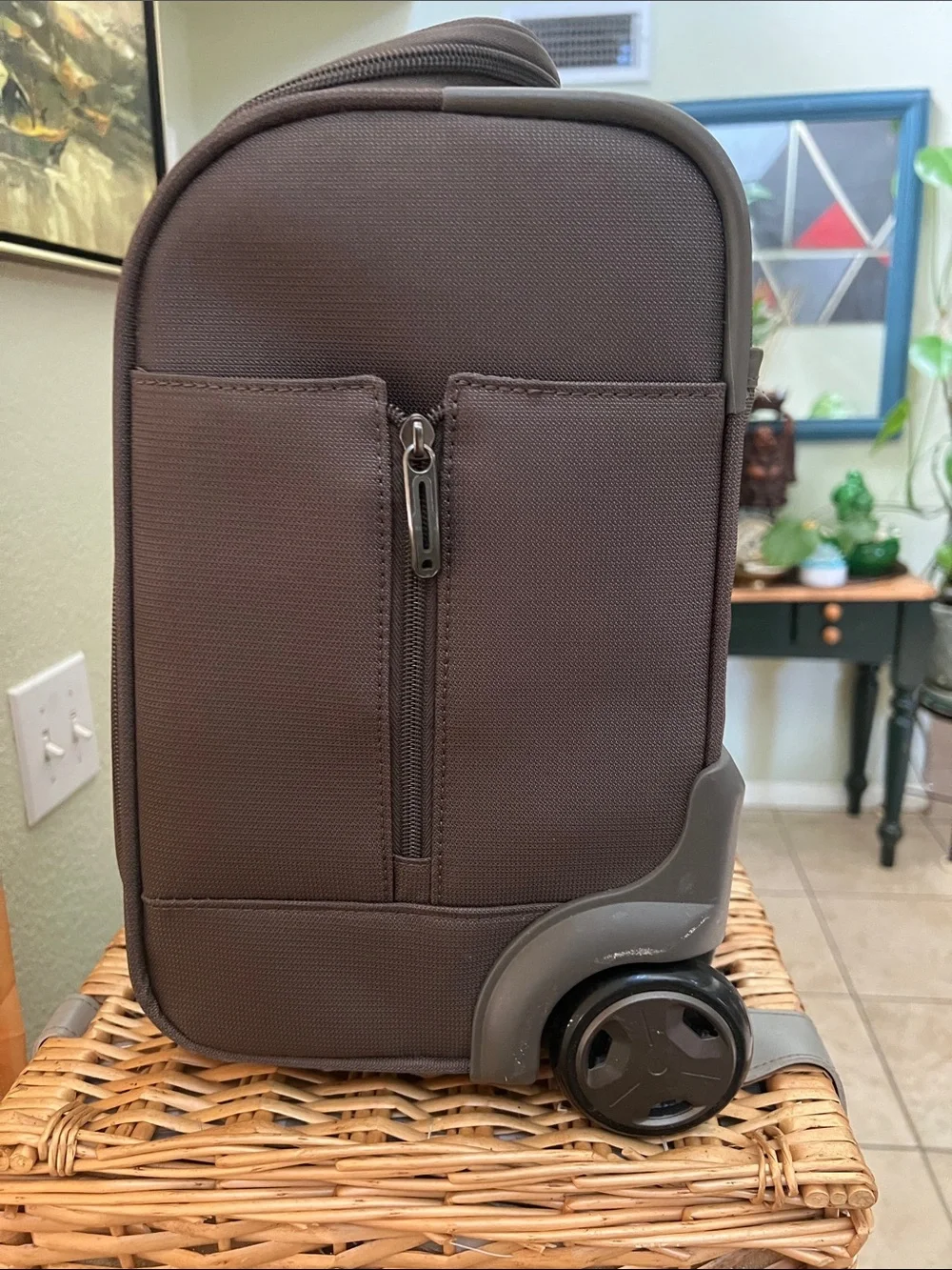 DELSEY Luggage Carry On 2 wheels. Paris Helium DLX Softside size 15x13x8
